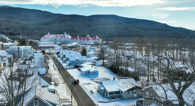 Коттедж Comfortable Lincoln Home: Walk to Main Street!