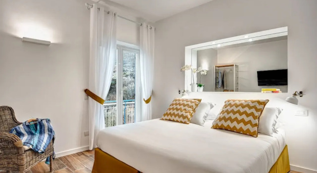 Апартаменты с 3 комнатами с балконом Sorrento Golden Apartment