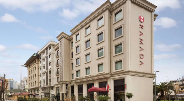 Семейный люкс Economic Ramada by Wyndham Istanbul Grand Bazaar