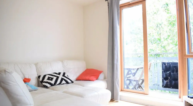 2 Bedroom Apartment With Balcony and Park Views, Varaa Huoneisto Asunnot kohteessa Merseyside, Huoneisto