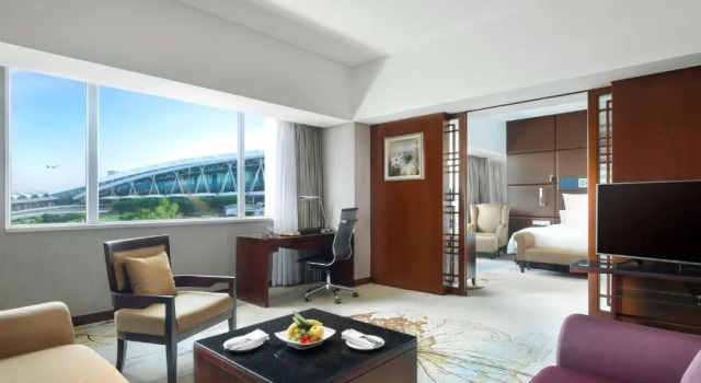 Двухместный люкс Deluxe с видом на аэропорт Pullman Guangzhou Baiyun Airport