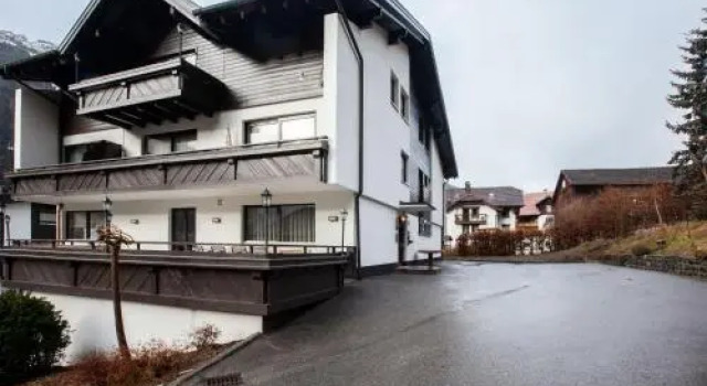 Haus 4 Jahreszeiten, Book Hotel Hotels in Vorarlberg with Parking, Parking
