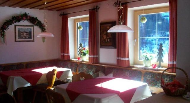 Frühstückspension Birkenhof, Rezerwuj Hotel Hotele w Tyrol z parkingiem, Parking