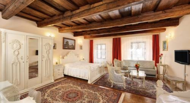 Pension Hotel Belarie, Забронировать Отель Отели Чески-Крумлов с парковкой, рядом с House of the Dyed Cloth, Парковка