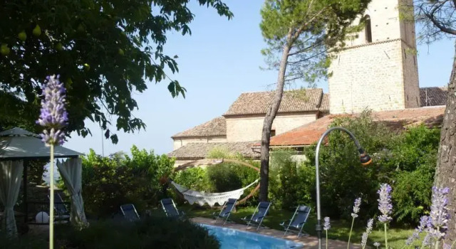 Casa laici, Rezervovat Hotel  