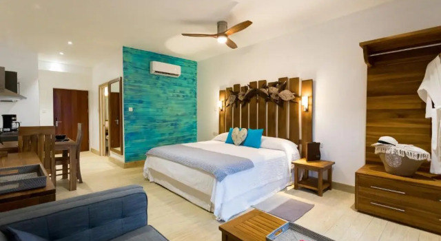 Номер Deluxe True Blue Bay Resort