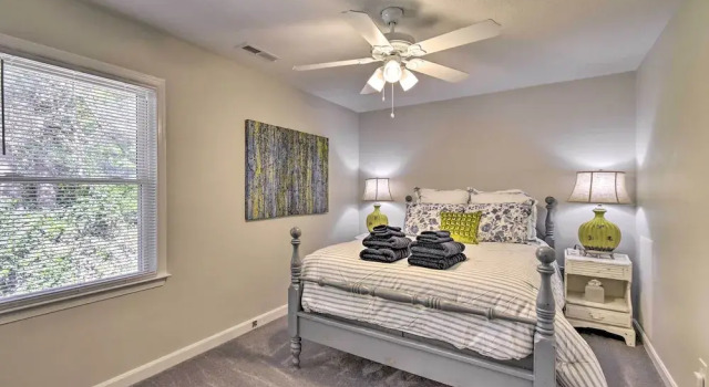 Апартаменты с 2 комнатами Downtown Southern Pines Townhome With Deck!