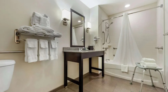Двухместный люкс c 1 комнатой Sleep Inn & Suites Fargo Medical Center