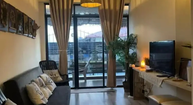 Standardní Dvoulůžkový s manželskou postelí pokoj 1 ložnice s balkonem a a výhledem na město The Village