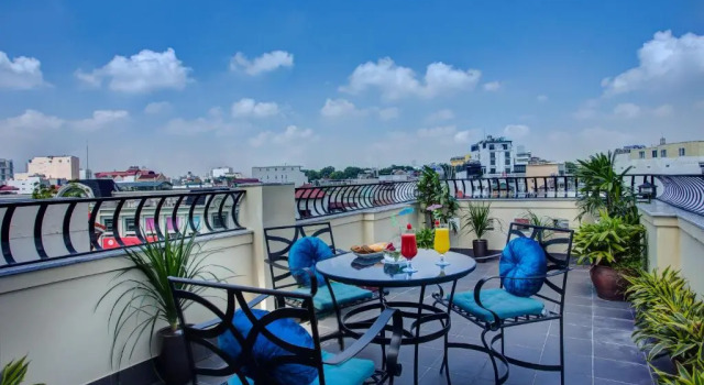 Семейный номер Standard с балконом Ambassador Hanoi Hotel & Spa