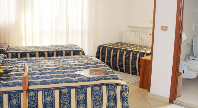 Четырёхместный номер Standard Hotel Genzianella