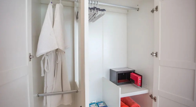 Люкс Premier с 2 комнатами с балконом и с красивым видом из окна Almali Rawai Beach Residence