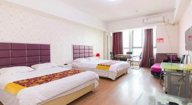 Le 8 Holiday Hotel (Zhengzhou Erqi Wanda Plaza), Rezervovat Hotel Erqi District 