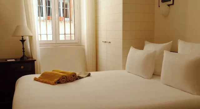 A/C Apt 2br/4p-2min to Plage de la Glaye/st-tropez, Забронировать Апартаменты/квартира Отели Сен-Тропе с парковкой, рядом с Cimitière Marin, Парковка