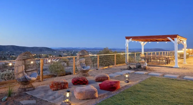 Коттедж Rancho Nopales Jt - Pool, Hot Tub, Hammocks, Fast Wifi + Views! 4 Bedroom Home by RedAwning