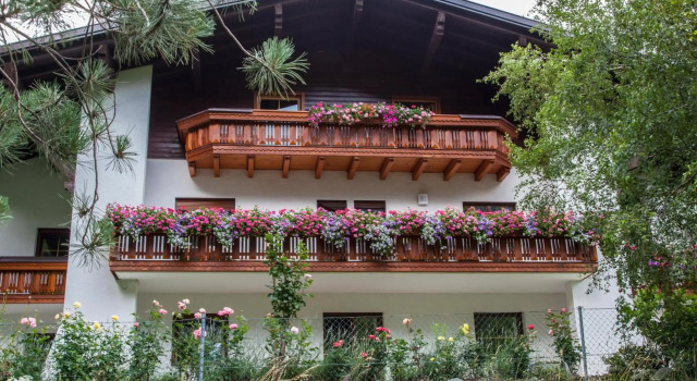 Haus Nannaree, Book Hotel Hotels in Vorarlberg with Parking, Parking