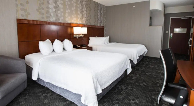 Четырёхместный номер Standard Courtyard by Marriott Winchester Medical Center
