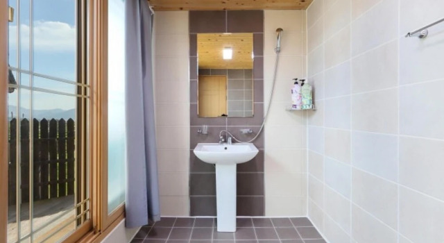 Gyeongju Onmaru Hanok Pool Villa, Забронировать Вилла Отели провинции Кёнсан-Пукто с парковкой, Парковка