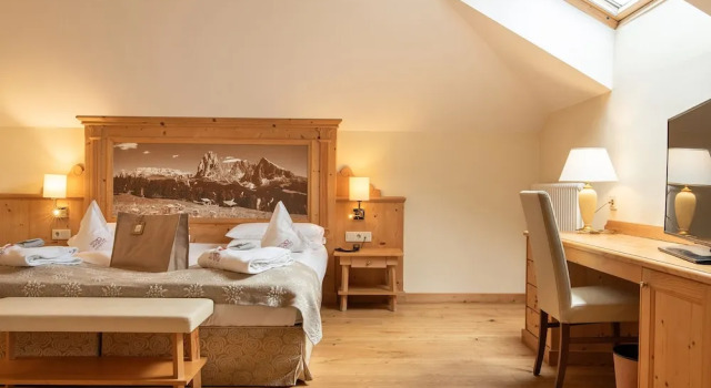 Полулюкс с балконом Alpin & Vital Hotel La Perla