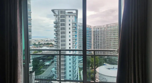 Апартаменты c 1 комнатой рядом с пляжем Azure Urban Resort Staycation By Yana