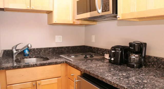 Студия Economy Maverick Suites at 402 Columbus Ave