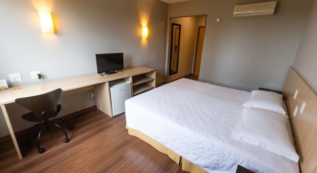 Трёхместный номер Standard Hotel Campo Largo Express