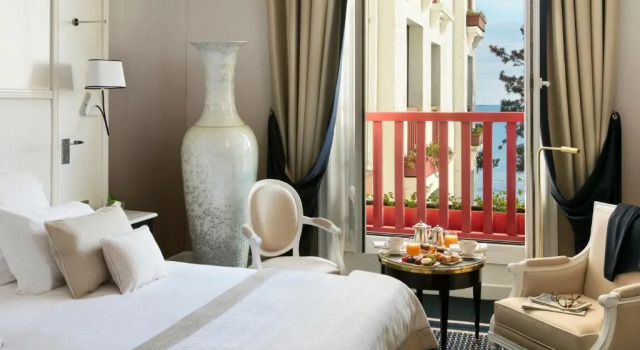 Двухместный номер Deluxe с видом на море Hôtel Barrière LHermitage