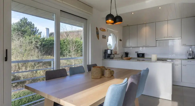 Spacious Apartment With Mill Views in Koksijde, Rezerwuj Apartament Hotele w Bruksela z parkingiem, Parking