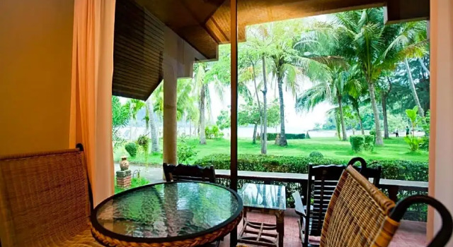 Бунгало Deluxe Kaw Kwang Beach Resort