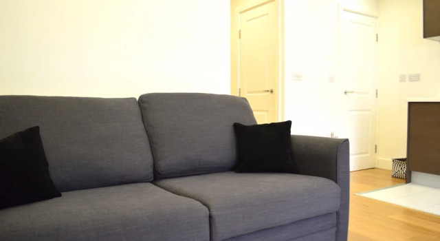 1 Bed Flat in Whitechapel with Roof Terrace, Забронировать Отель Отели Лондона 3 звезды, рядом с The Medieval Banquet, 3*