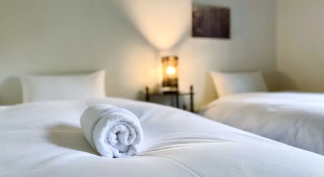 Кровать в общем номере Chalet Strickland