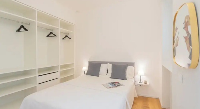 A Step From the Lake Apartment by Rent all Como, Забронировать Апартаменты/квартира Апартаменты Комо, рядом с Площадь Кавур, Апартаменты/квартира
