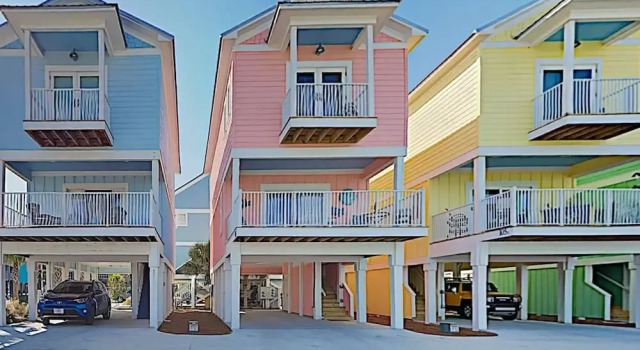 New Listing! Lagoon-front W/ Pool, Deck 2 Bedroom Townhouse, Varaa Lomakoti Huvilat kohteessa Alabama, Villa