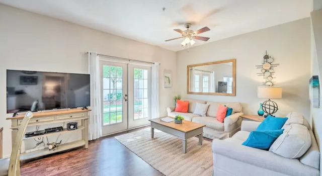 Lucaya Village Townhome w/ Pool, 6 Mi to Disney!