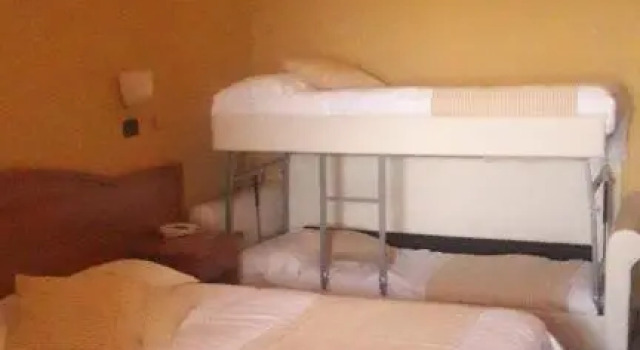 Четырёхместный номер Standard с балконом и с видом на море Hotel Beaurivage