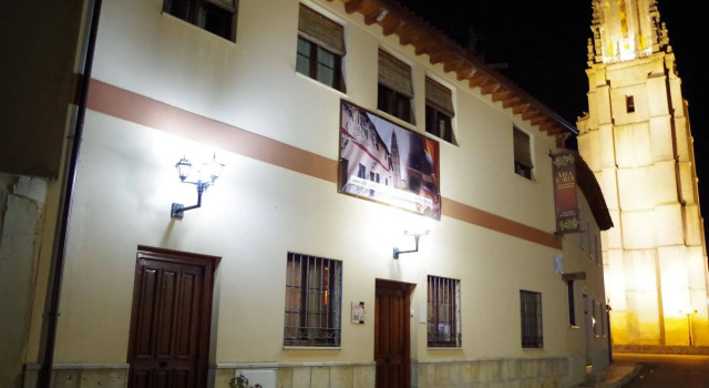 Hotel Rural Villa y Corte, Забронировать Вилла Ампудия Паленсия, рядом с Коллегиальная церковь Св. Михаила