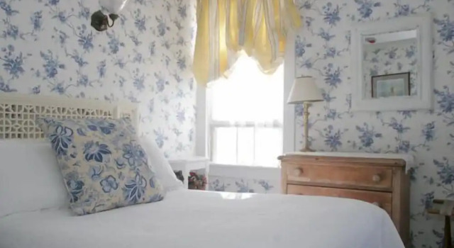 Двухместный номер Classic с балконом Inn at Old Harbor