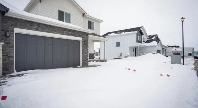 Family-friendly Townhome ~ 2 Mi to Windsor Lake!, Book Hotel Hoteller i Windsor med parkering, Parkering