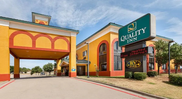 Кровать в общем номере Best Western Childress West Hotel