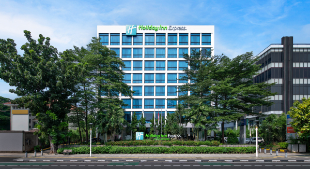 Holiday Inn Express Jakarta Menteng by IHG, Book Hotel Hotels in Jakarta with Parking, Parking