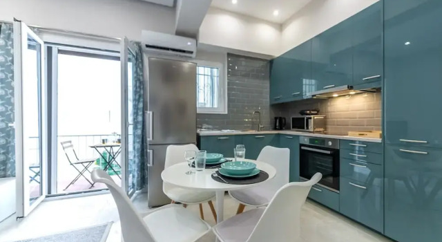 Phaedrus Living: City Center Luxury Flat Iofontos