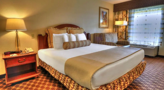 Номер Standard Quality Inn Near the Island Pigeon Forge