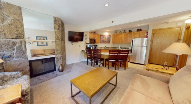 Laurelwood Condominiums Studio Premier Unit 403