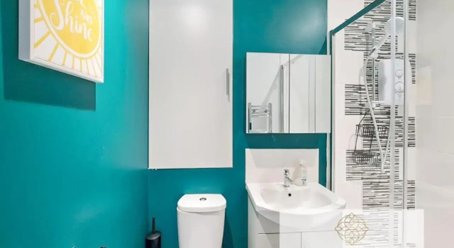 Superb 4 bedroom penthouse apartment in a superior Regency townhouse in heart of Cheltenham Town centre - NEWLY REFURBISHED THROUGHOUT, Varaa Huoneisto Asunnot kohteessa Merseyside, Huoneisto