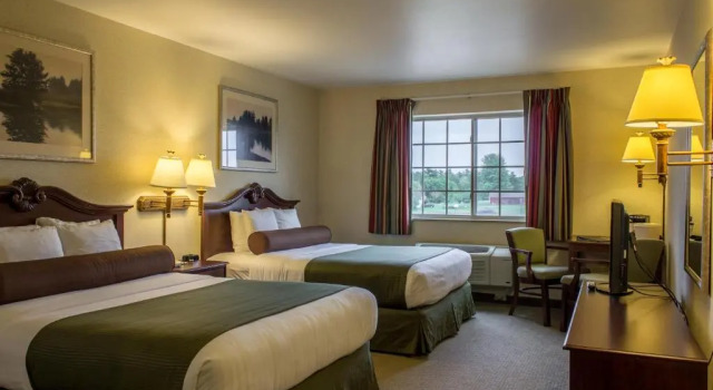 Четырёхместный номер Standard Boarders Inn & Suites by Cobblestone Hotels - Shawano