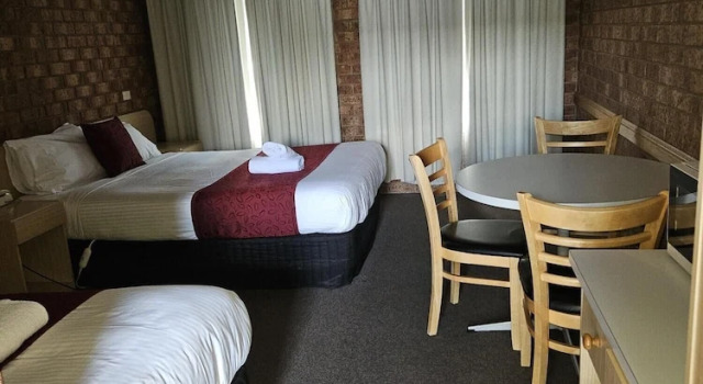 Luksusowy dwuosobowy pokój Courtyard Motor Inn