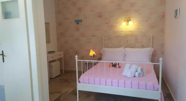 Номер Economy Eleana Studios