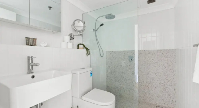 Stylish Studio in the Heart of Newtown With Pool