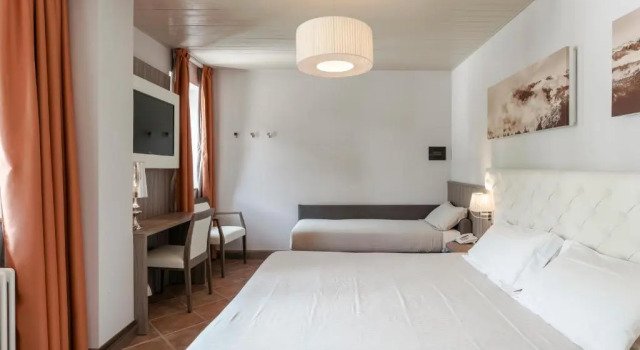 Трёхместный номер Standard с видом на горы Hotel Garnì Cristallo