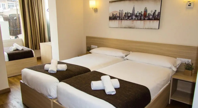 Номер Superior Hostal Barcelona Travel